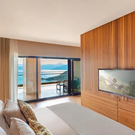 D Maris Bay