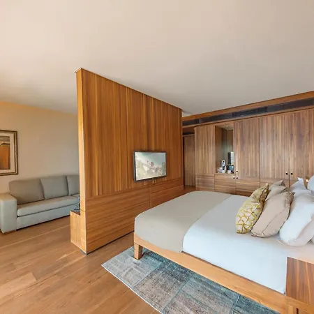 אתר נופש D Maris Bay היסרונו